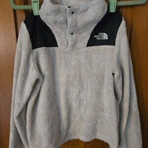The North Face girls Medium 1/4 snap OSO vintage white and black